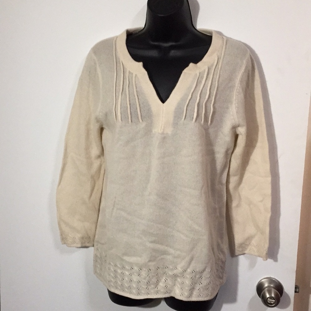 Soft cashmere lightweight sweater